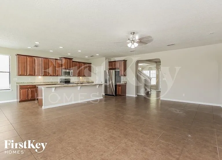 721 Reflection Cove Rd E — Photo 4