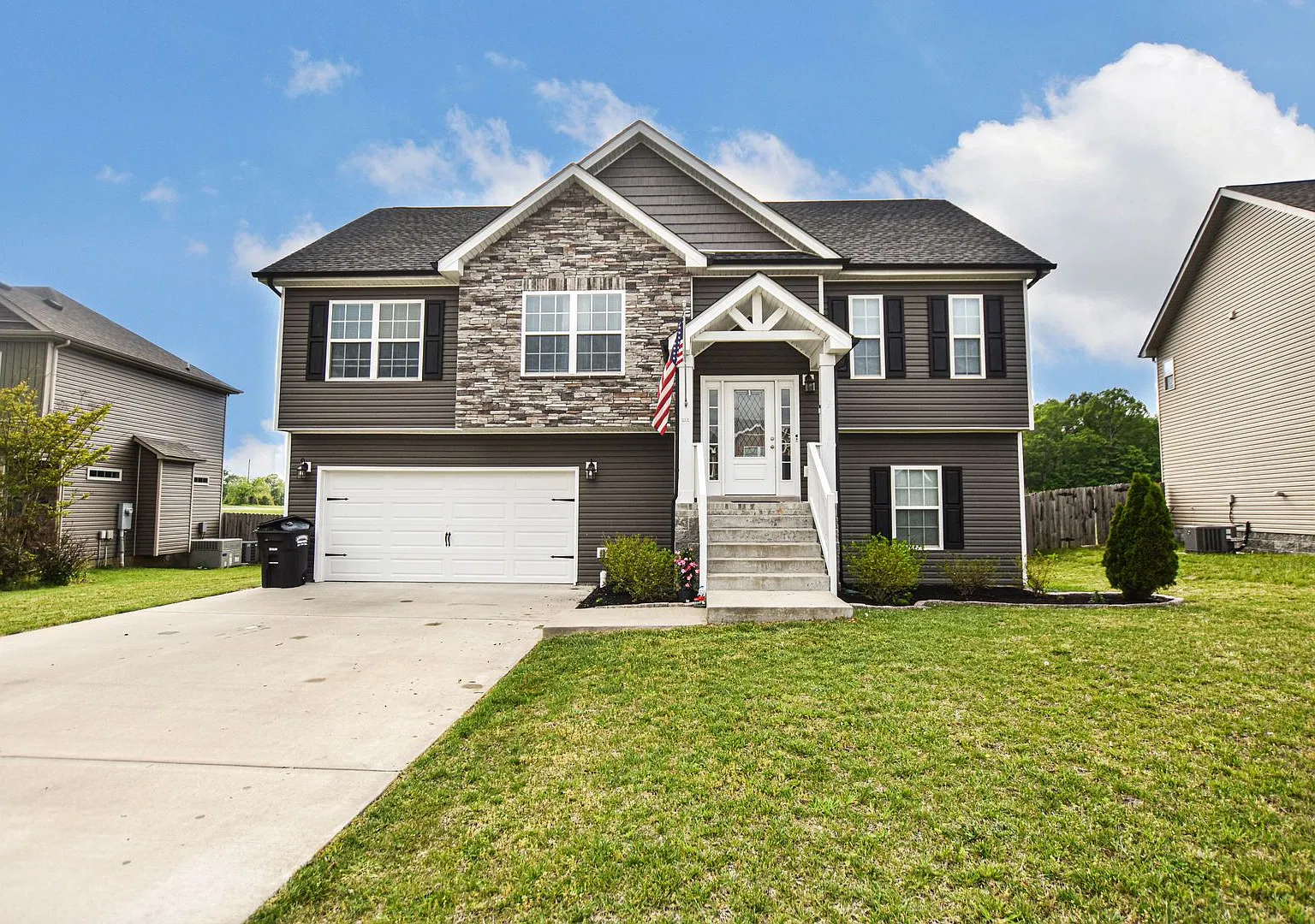 Pet Friendly Four Bedroom with Basement! — Photo 1