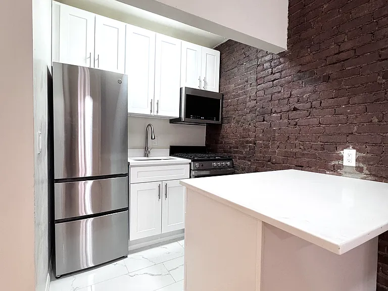 414 W 22nd St #7 — Photo 6