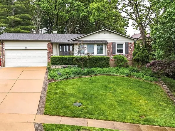 8 Woodington Ct, Fenton, MO 63026