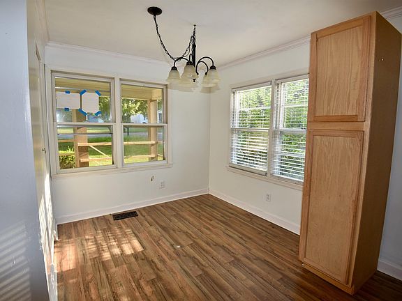 5th image of 924 College St