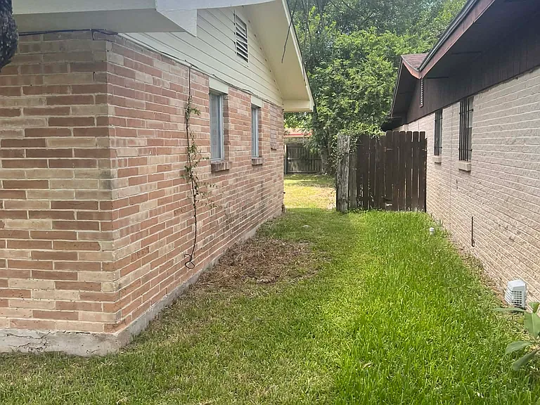 2407 E Washington Ave — Photo 12