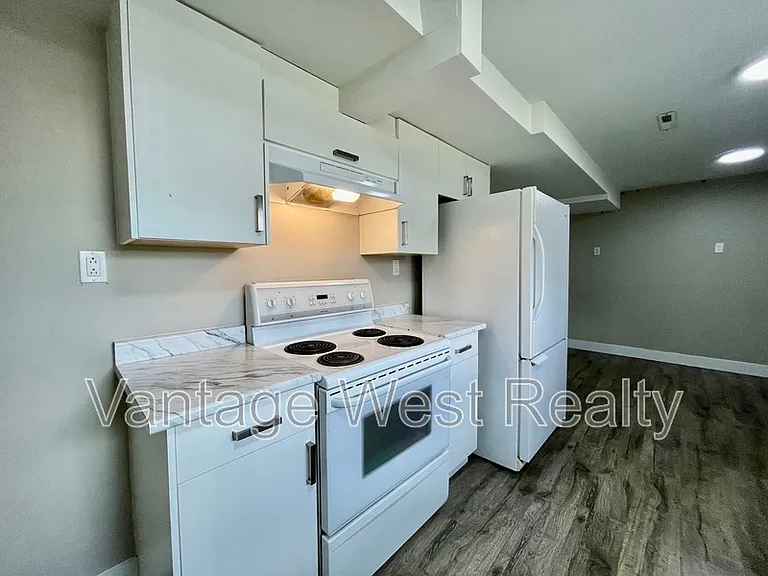315B Prior Rd S — Photo 4