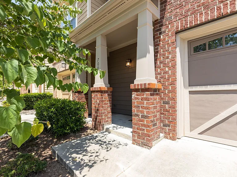 700 Mardonie Reach Ln — Photo 2