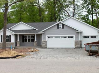 645 Arnie St, Combined Locks, WI 54113