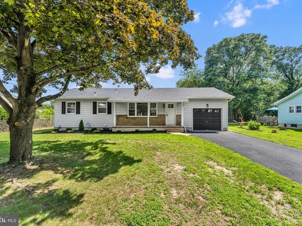 637 Pleasant Dr, Vineland, NJ 08360