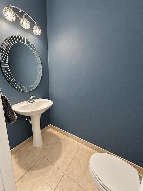 1571 SE Hampshire Way — Photo 4