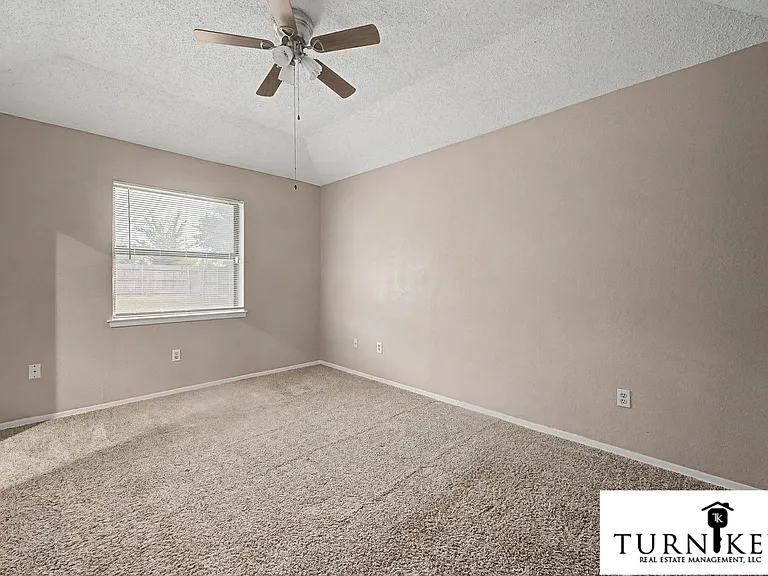 913 Springhill Dr — Photo 21