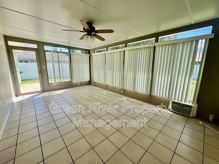 13140 Staffordshire Dr S — Photo 27