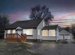 2712 Voorheis Rd, Waterford, MI 48328