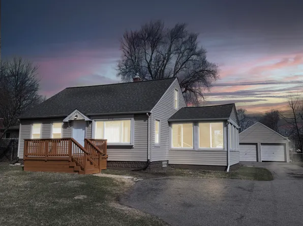 2712 Voorheis Rd, Waterford, MI 48328