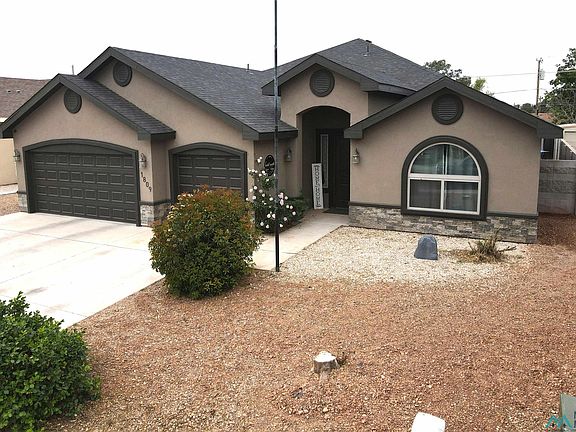 3rd image of 1809 N Orchid Dr