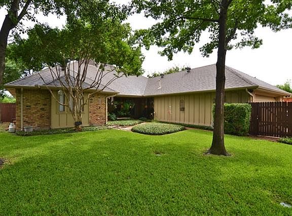 3rd image of 1821 Geneva Ln
