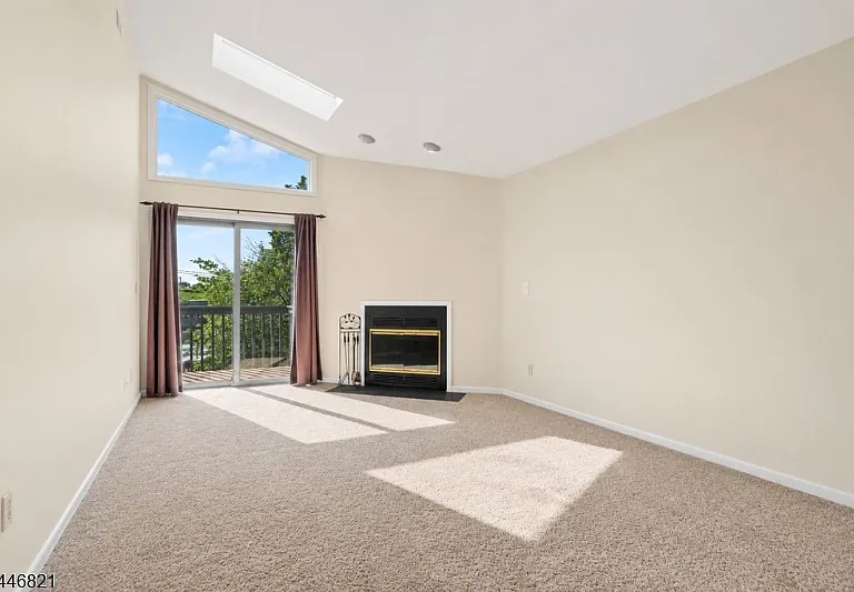 555 Riverside Ave #9 — Photo 5