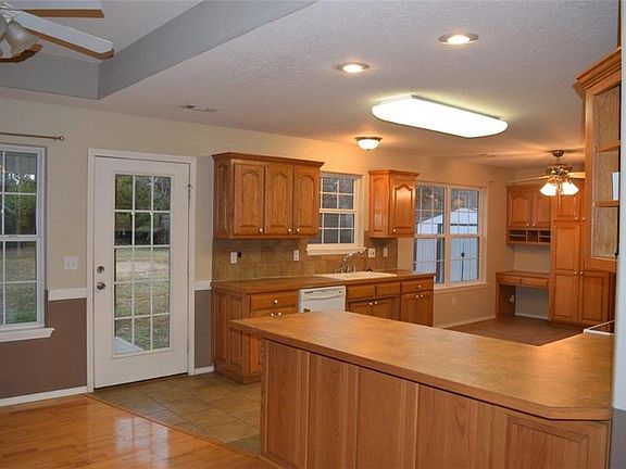5th image of 37 Dillow Cir