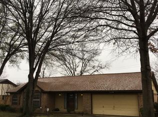 329 Mountainview Dr, Hurst, TX 76054