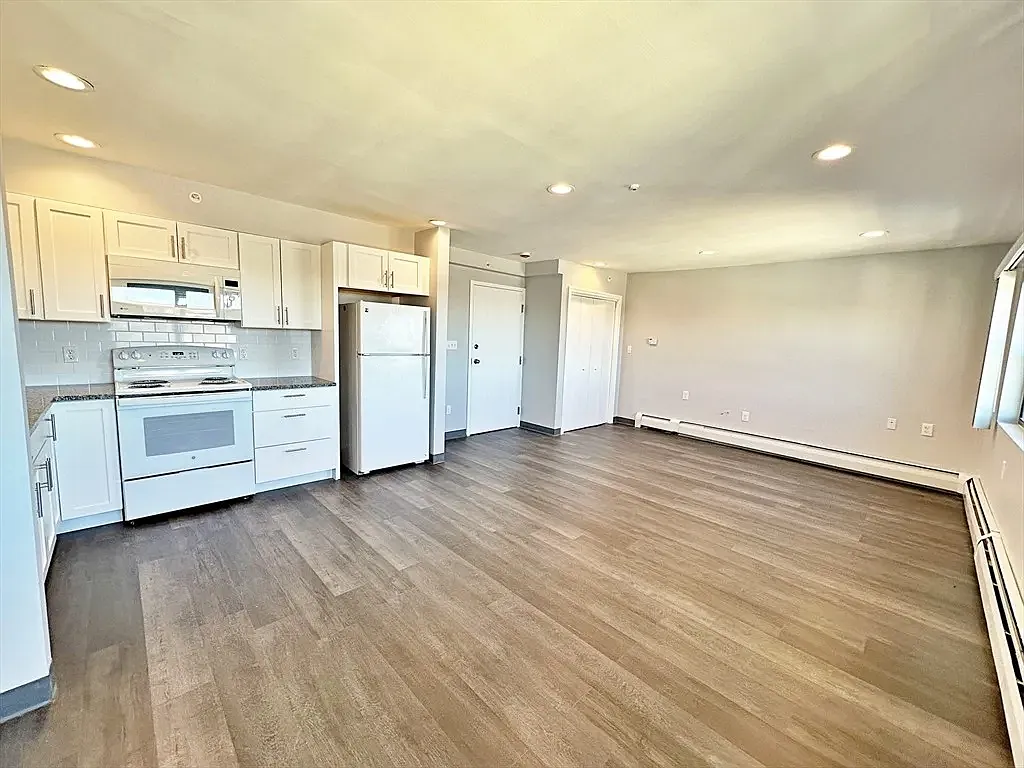 1 bed, 671 sqft, $2,950 — Photo 4