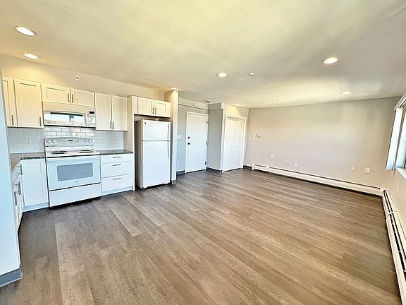 4th image of 72 Marginal St #601