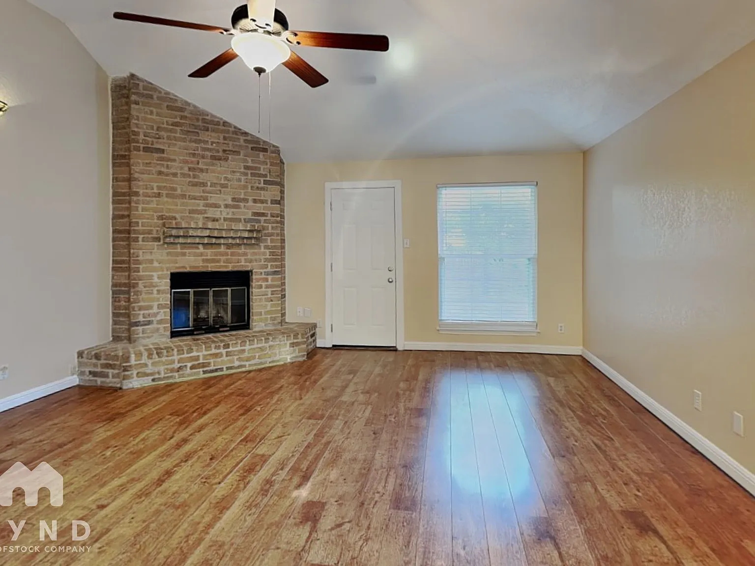 3 bed, 2.0 bath, 1476 sqft, $1,995 — Photo 3