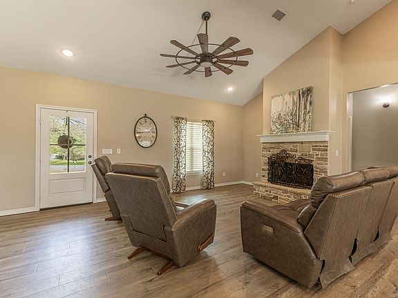 4th image of 315 Ridge Ln