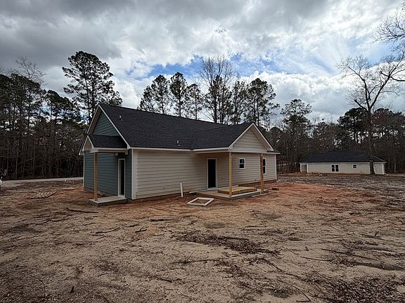 3rd image of 173 Donald Rd