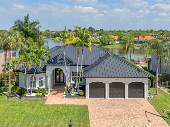 15977 SW 13th St, Pembroke Pines, FL 33027