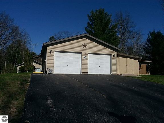 2nd image of 2171 Welch St