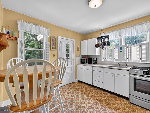4th image of 119 Elm Ave