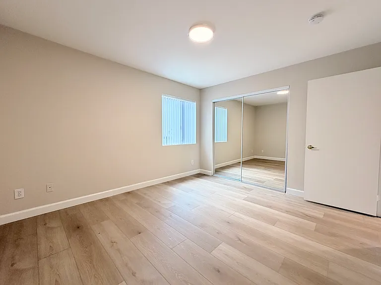 615 W Milford St — Photo 17