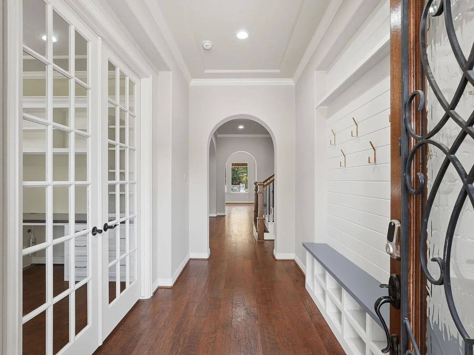 5 bed, 4.5 bath, $7,200 — Photo 2