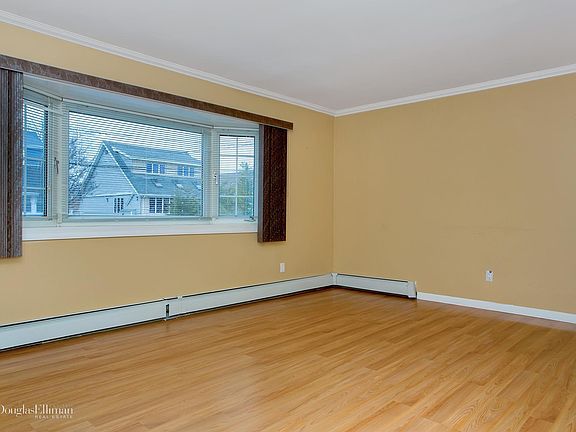 3rd image of 1112 Hayes Pl