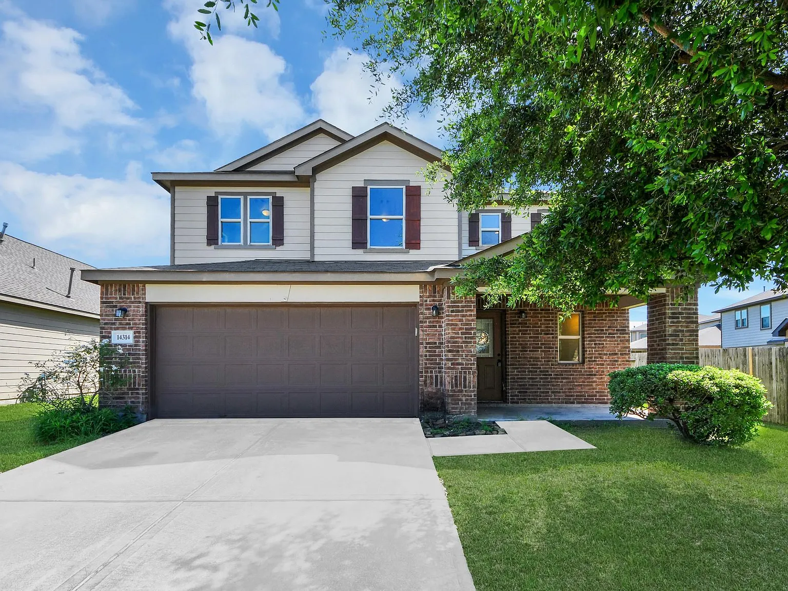 3 bed, 2.5 bath, 2619 sqft, $2,400 — Photo 1
