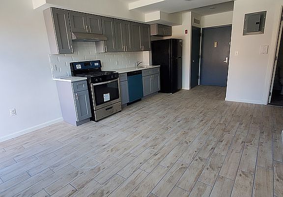 2nd image of 25-28 Broadway #2CC