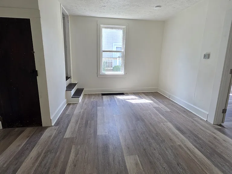 1045 Pittsburgh Ave — Photo 9