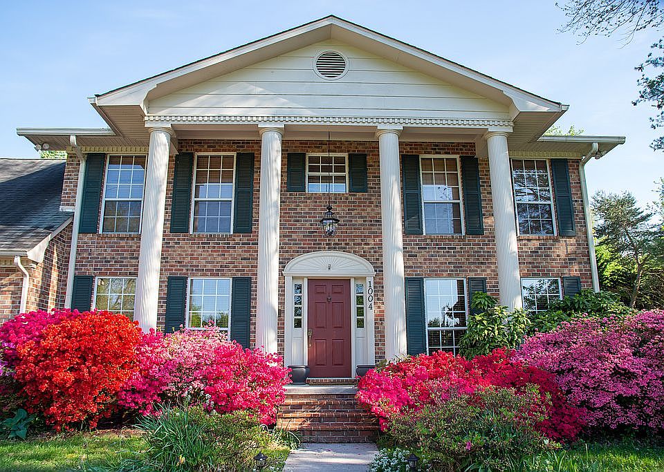 1st image of 1004 Park Lane Ct