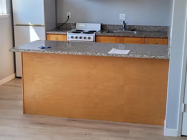 1215 Woodside Rd — Photo 2