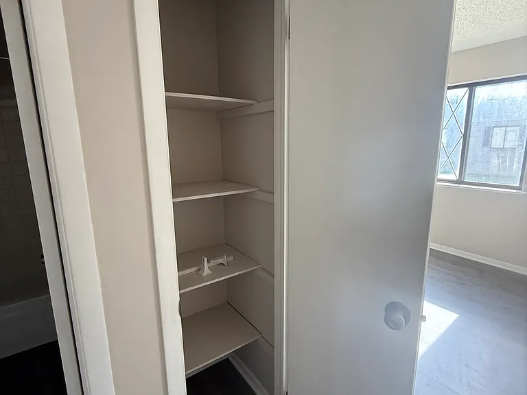2265 Clinton St #4 — Photo 7