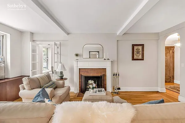 Sold by Sotheby's International Realty | media 2