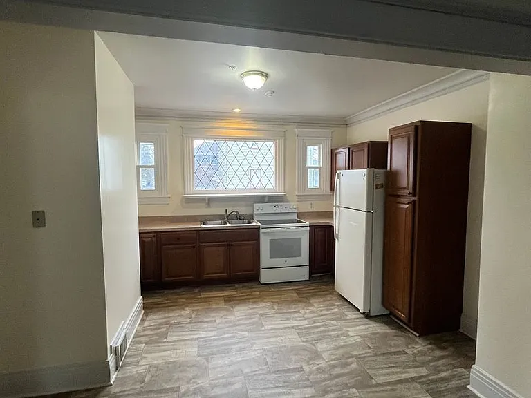2729 Dewey Ave — Photo 13