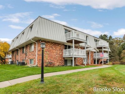6710 Cascade Rd SE #9, Grand Rapids, MI, 49546