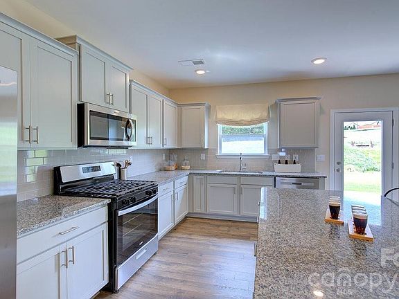 3rd image of 210 Hyder Ridge Rd