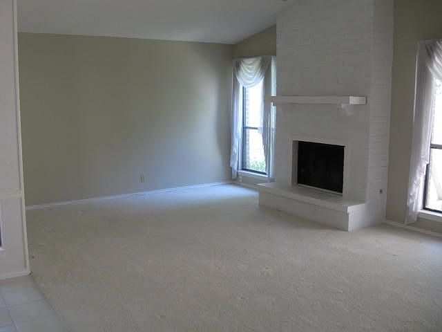 Living Room w/fireplace