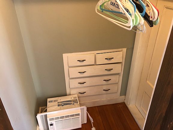 L bedroom closet