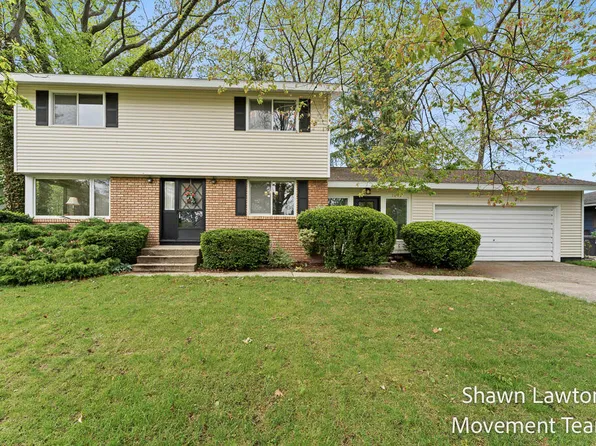 1833 Bonneville Dr, Norton Shores, MI 49441