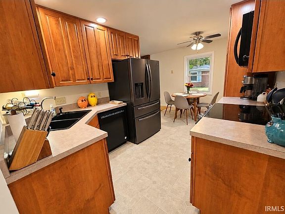 3rd image of 1718 S Rotherwood Ave