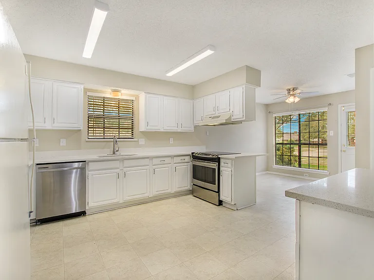4115 San Mateo Dr — Photo 8