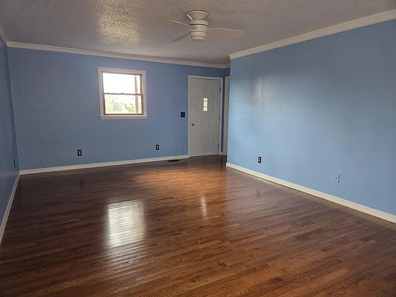 5th image of 2680 Eastlawn Rd