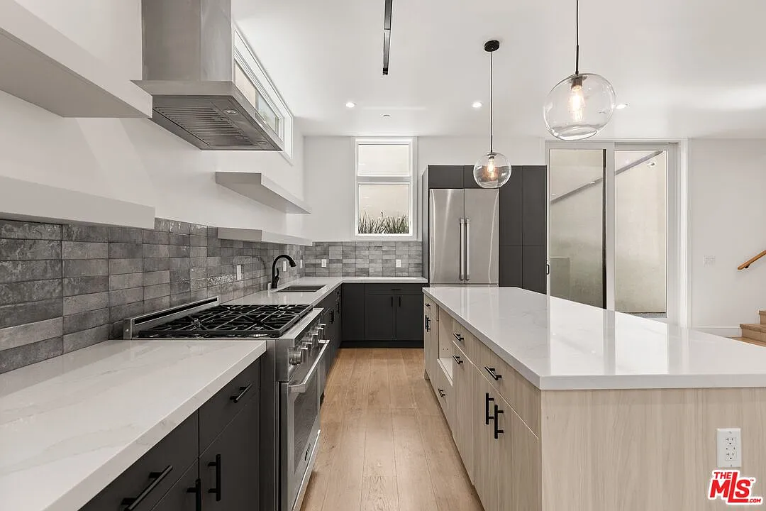3 bed, 3.0 bath, $8,499 — Photo 1