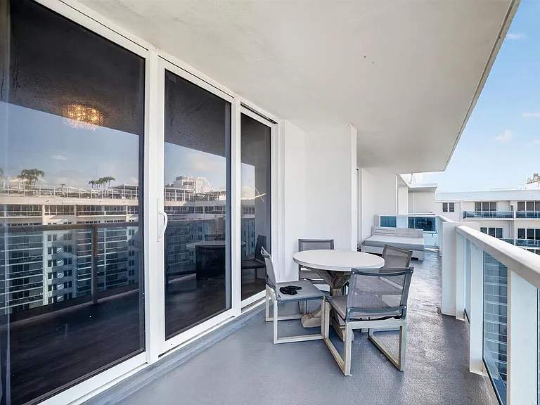 2301 Collins Ave #14 — Photo 22