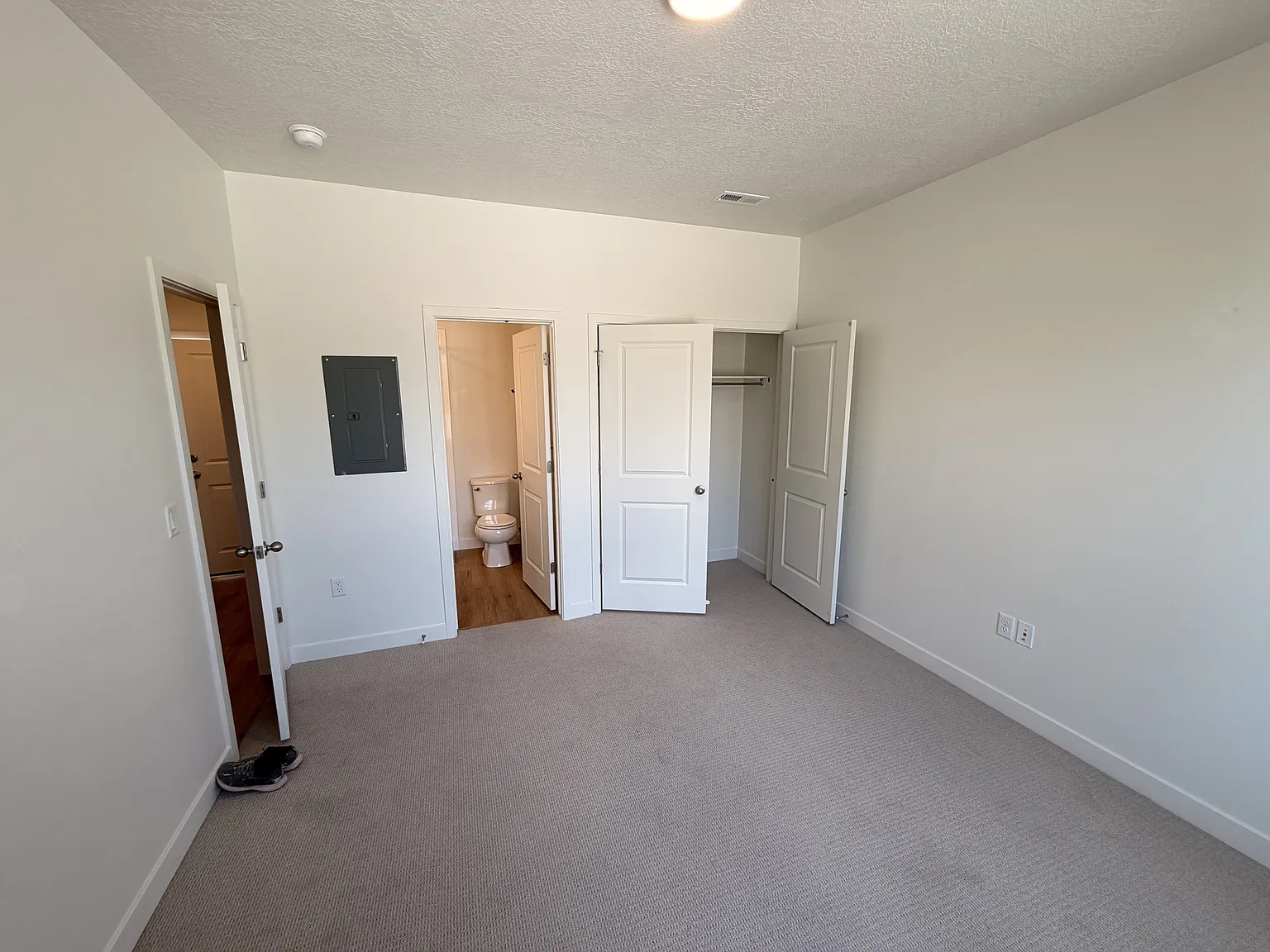 3 bed, 3.5 bath, 1785 sqft, $950 — Photo 4